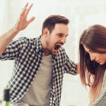 ¿Puedo demandar a la amante de mi esposo por daño moral?